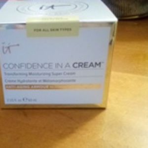 IT cosmetics confidence in a cream